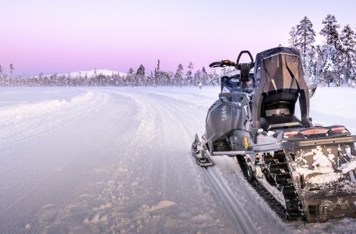 levi_snowmobiling_severin-viennot-3_3000x1688-600x338